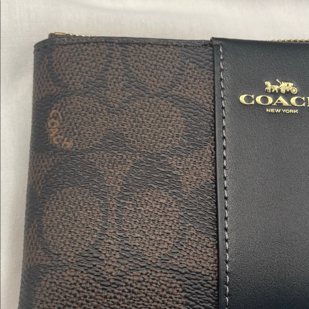 NWT Coach Black and Brown Wristlet - Picture 2 of 10